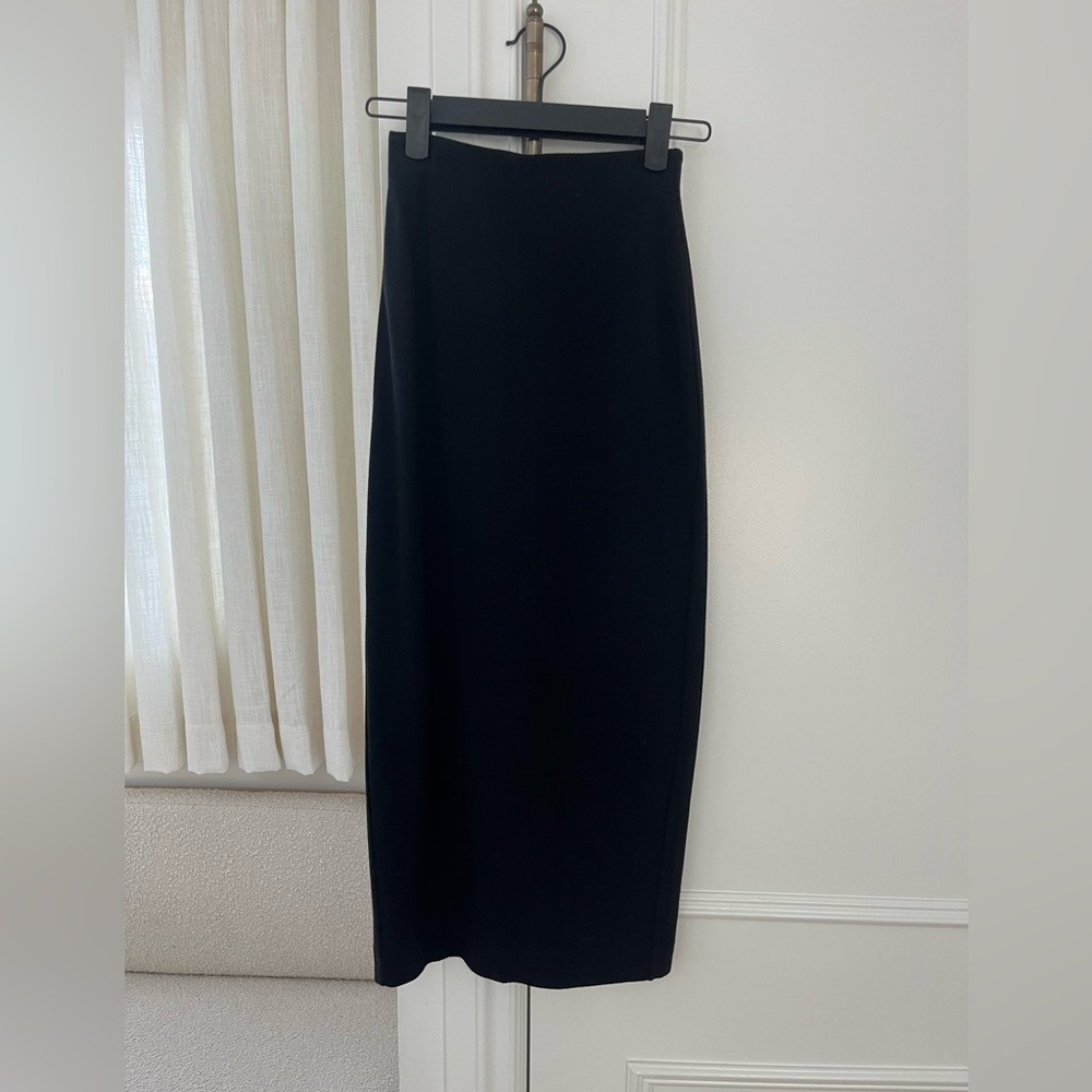 Babaton Elegant Black Pencil Skirt
